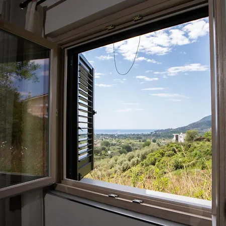 Bed and Breakfast Collimare Vista Mare E Relax